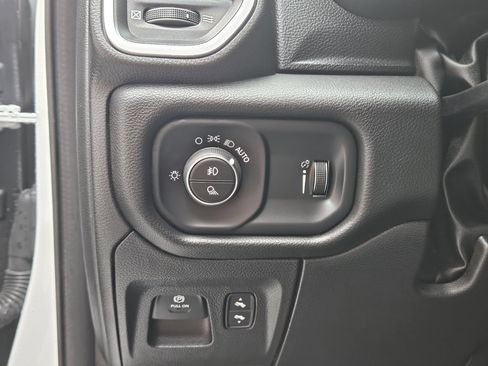 Used 2025 RAM 1500 Big Horn AWD/4WD image 19