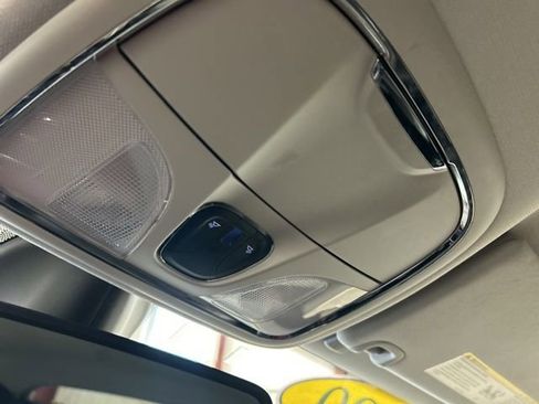 Used 2020 Jeep Cherokee Limited image 25