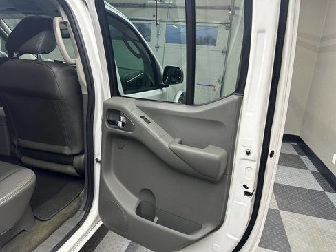 Used 2010 Nissan Frontier LE w/ LE Value Truck Pkg image 21