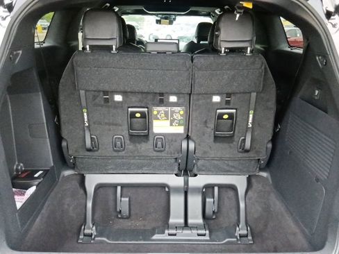Used 2025 Toyota Sienna Platinum AWD/4WD image 31
