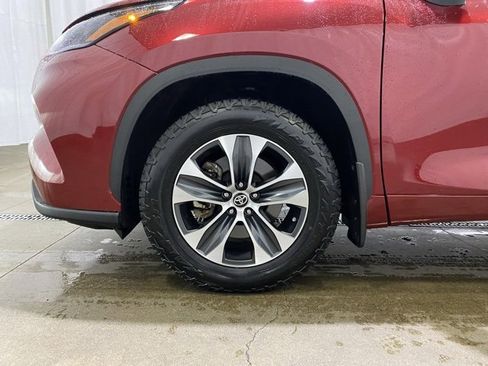 Certified 2021 Toyota Highlander XLE image 26