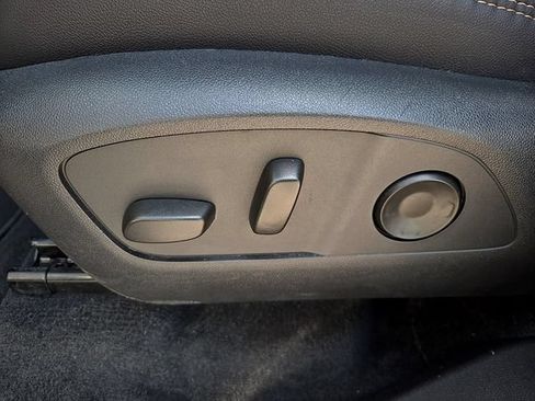 Used 2025 Chevrolet Traverse High Country FWD image 16