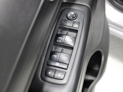 Used 2019 Jeep Grand Cherokee Altitude AWD/4WD image 42