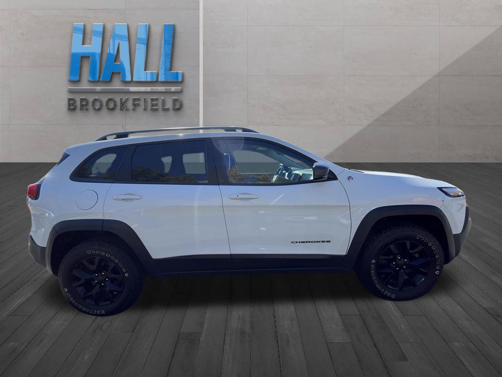 Used 2017 Jeep Cherokee Trailhawk AWD/4WD image 6