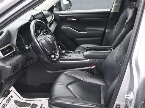 Used 2020 Toyota Highlander XLE FWD image 14
