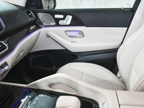 Used 2025 Mercedes-Benz GLE 450e 4MATIC w/ AMG Line Exterior image 52