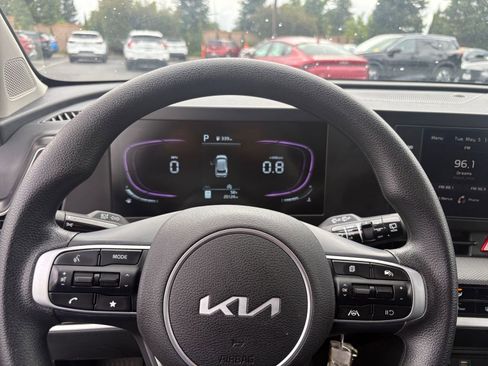 Used 2025 Kia Sportage LX FWD image 27