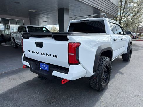 Used 2025 Toyota Tacoma TRD Off-Road image 11