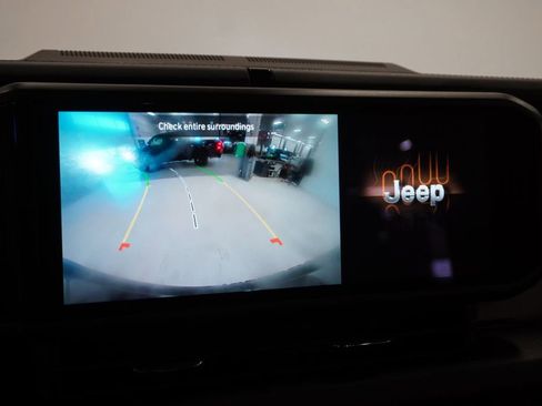 Used 2025 Jeep Wrangler Unlimited Sahara image 26