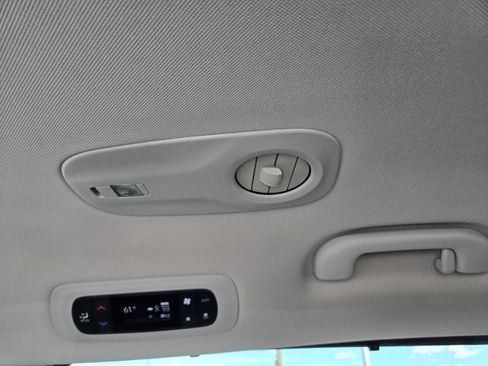 Used 2023 Chrysler Pacifica Touring-L FWD image 33
