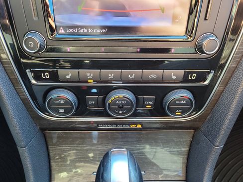 Used 2016 Volkswagen Passat 1.8T SE w/ Lighting Package image 33