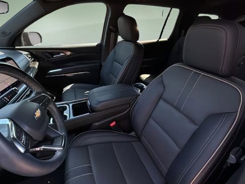 Used 2025 Chevrolet Traverse High Country FWD image 18