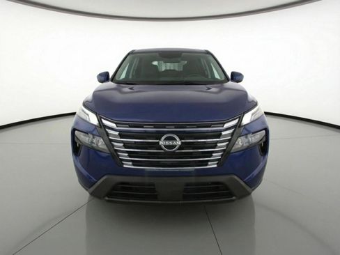 Used 2025 Nissan Rogue SV FWD image 2