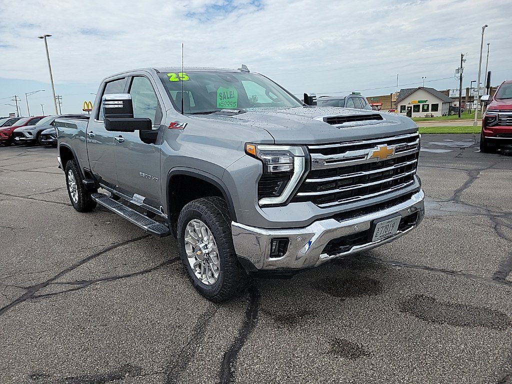 Used 2025 Chevrolet Silverado 2500 LTZ w/ LTZ Convenience Package AWD/4WD image 3