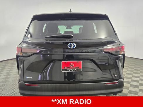 Used 2025 Toyota Sienna LE image 7