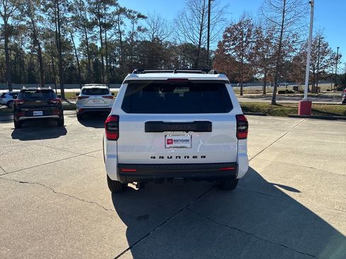 New 2026 Toyota 4Runner SR5 image 5