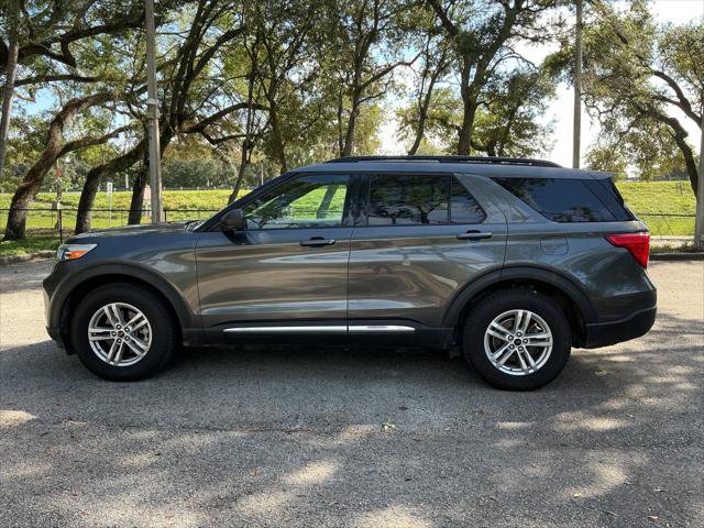 Used 2020 Ford Explorer XLT w/ Equipment Group 202A AWD/4WD image 3
