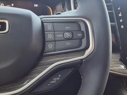 Used 2022 Jeep Wagoneer Series II w/ Rear Seat Video Group 1 image 17