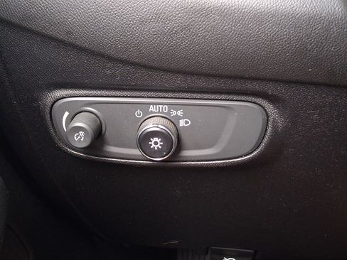 Used 2019 Chevrolet Equinox LS w/ LS Convenience Package AWD/4WD image 23