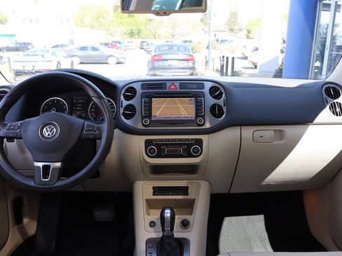Used 2011 Volkswagen Tiguan S AWD/4WD image 9