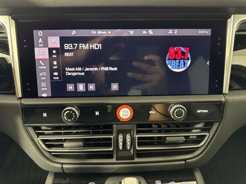 New 2025 Porsche Macan image 18