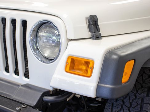 Used 2004 Jeep Wrangler X w/ Convenience Group AWD/4WD image 12