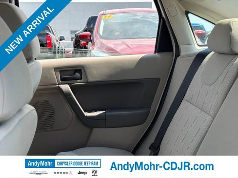 Used 2009 Ford Focus SE FWD image 13