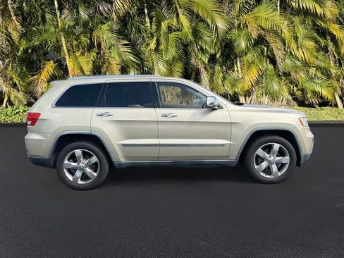 Used 2011 Jeep Grand Cherokee Overland AWD/4WD image 3
