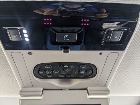 Used 2019 GMC Yukon SLT w/ Open Road Package RWD image 36
