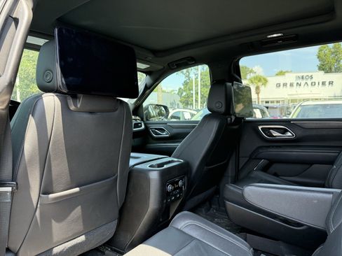 Used 2021 Chevrolet Suburban Z71 w/ Rear Media and Nav Package AWD/4WD image 32