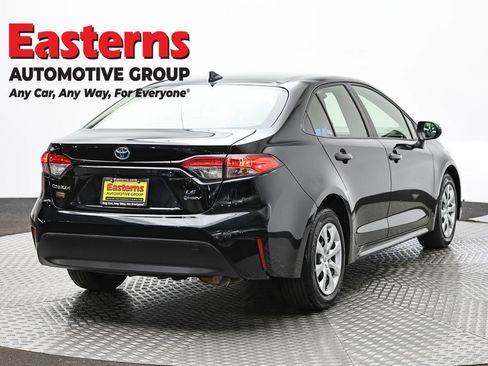 Used 2025 Toyota Corolla LE FWD image 5