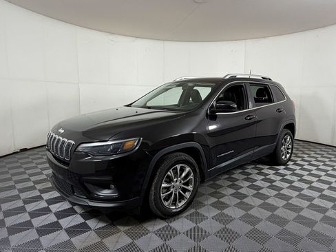 Used 2019 Jeep Cherokee Latitude Plus FWD image 2