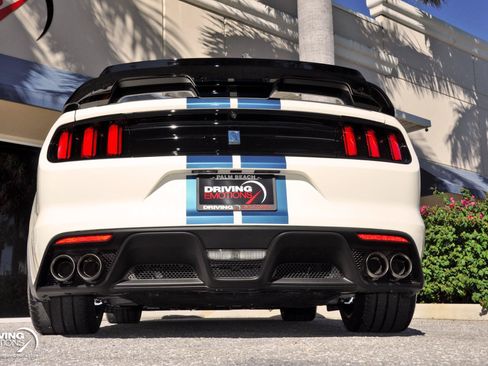 Used 2020 Ford Mustang Shelby GT350 w/ Technology Package RWD image 20