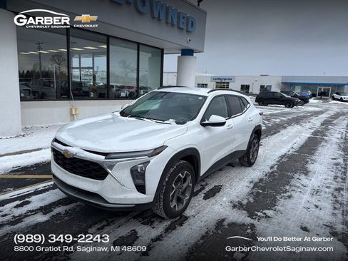 Used 2025 Chevrolet Trax LT w/ LT Convenience Package image 1