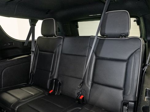 Used 2023 Chevrolet Suburban Premier image 25
