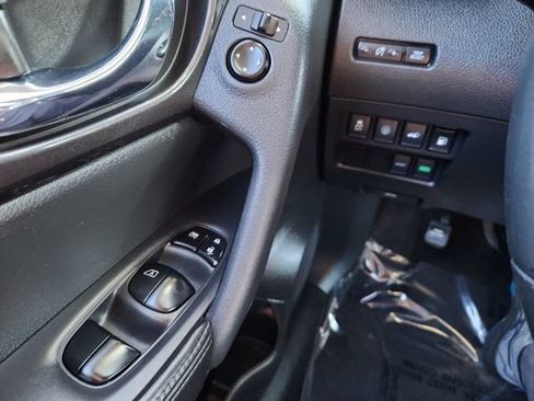 Used 2019 Nissan Rogue SV FWD image 35