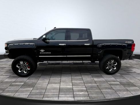 Used 2017 Chevrolet Silverado 1500 LTZ Z71 w/ LTZ Plus Package AWD/4WD image 4