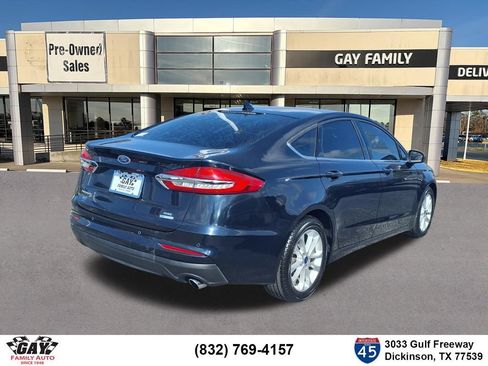 Used 2020 Ford Fusion SE FWD image 2