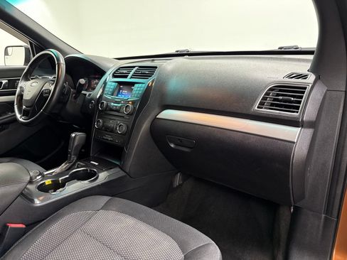 Used 2017 Ford Explorer XLT AWD/4WD image 28