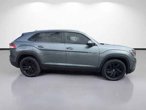 Used 2023 Volkswagen Atlas Cross Sport SE w/ Panoramic Sunroof Package FWD image 2