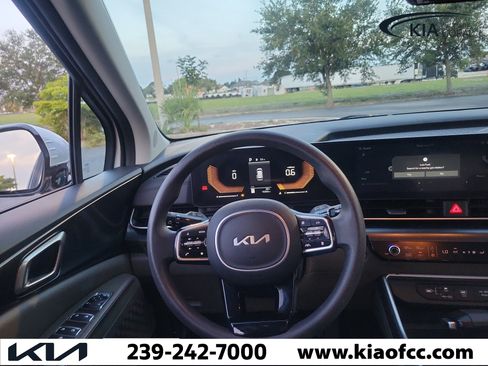 Used 2025 Kia Carnival LX FWD image 22
