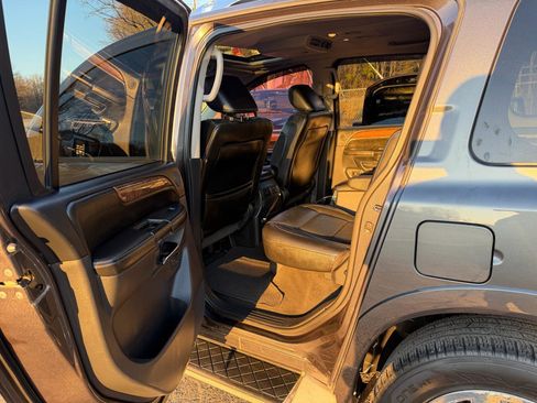 Used 2012 Nissan Armada Platinum image 22