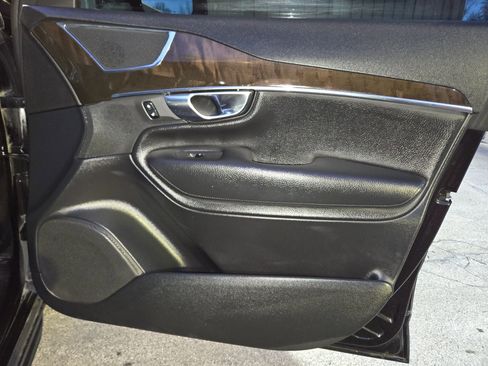 Used 2018 Volvo XC90 T6 Momentum w/ Convenience Package image 63