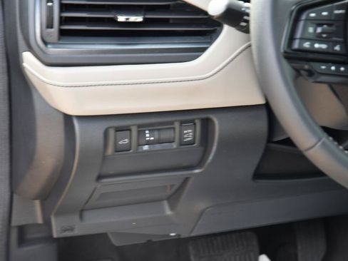 Used 2026 Subaru Forester Premium AWD/4WD image 10