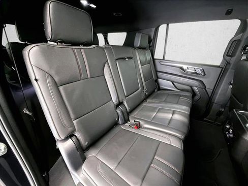 Used 2025 Chevrolet Suburban RST RWD image 29