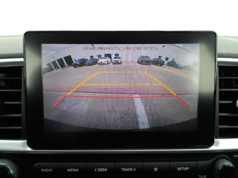 Used 2022 Hyundai Venue SEL FWD image 8