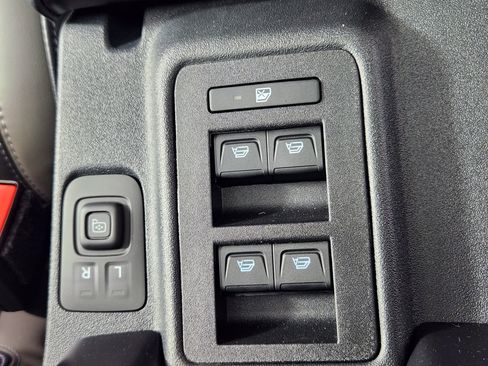 New 2025 Ford Bronco Outer Banks w/ Sasquatch Package image 17