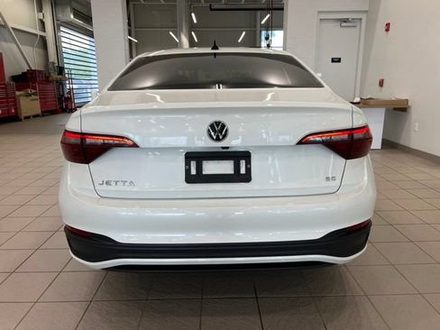 Used 2024 Volkswagen Jetta SE FWD image 6