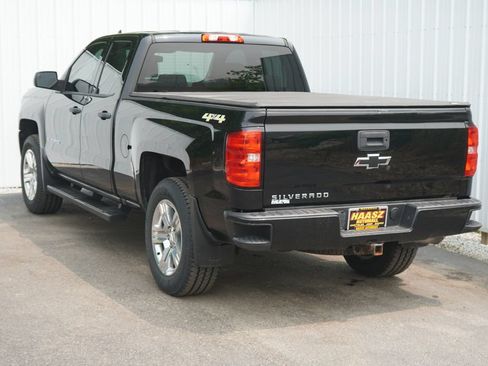 Used 2018 Chevrolet Silverado 1500 Custom w/ Custom Convenience Package AWD/4WD image 4