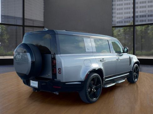 Used 2023 Land Rover Defender 130 X-Dynamic SE image 5